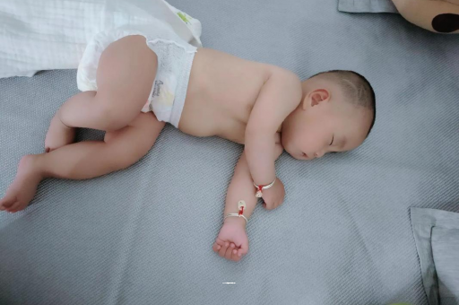 阿拉尔几个月宝宝会抬头
